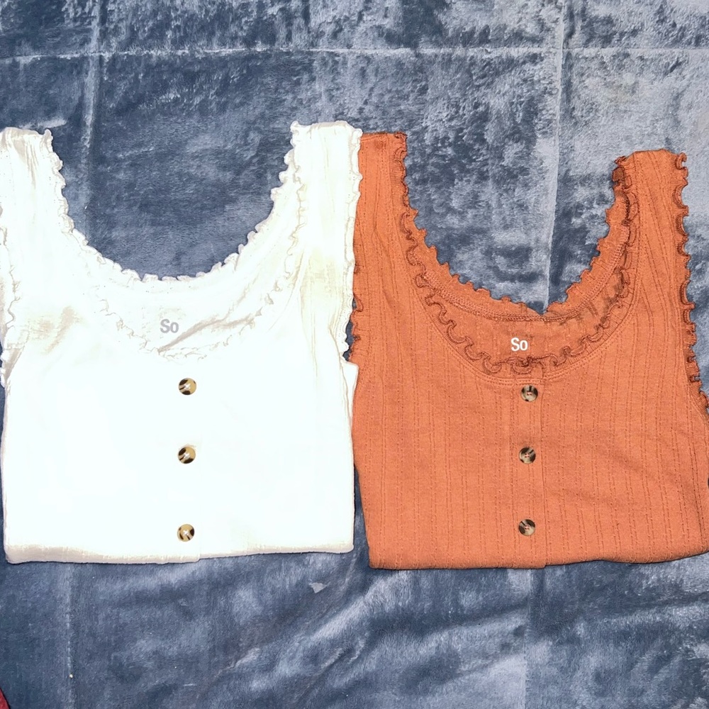 Women’s sleeveless tops
